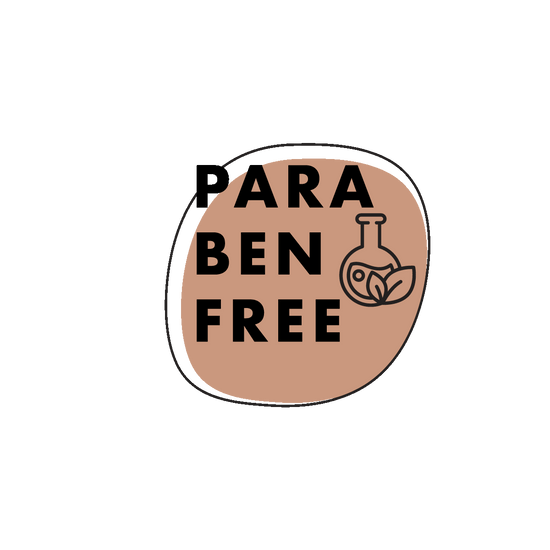 Ein abgerundetes braunes Abzeichen mit schwarzer Schrift PARABEN FREE und einer Strichzeichnung eines Laborkolbens mit zwei Blättern darin.