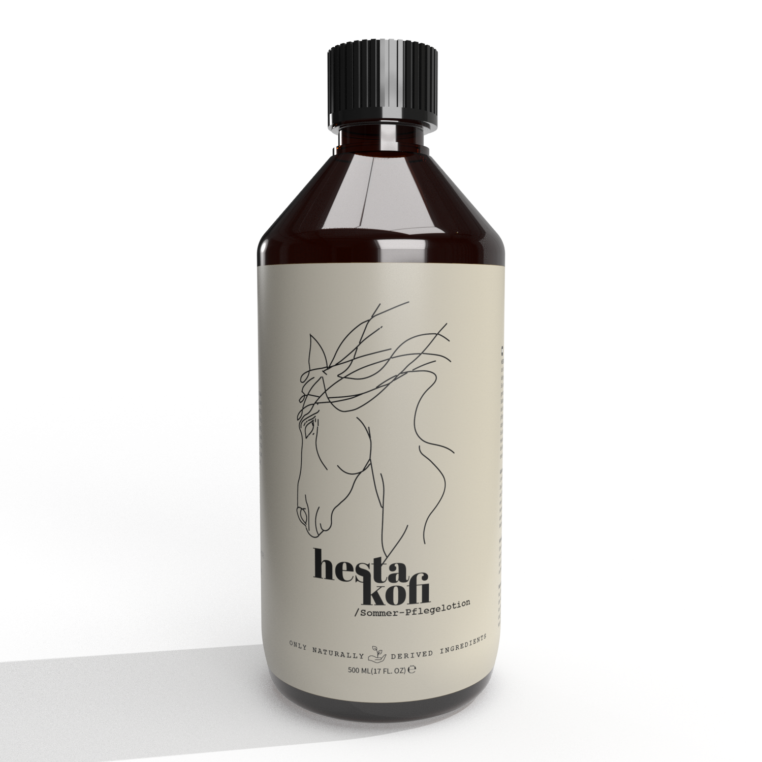 Die dunkelbraune 500-ml-Flasche von Hestakofi mit beigefarbenem Etikett und minimalistischer Pferdekopfzeichnung mit der Aufschrift Sommer - Pflegelotion enthält natürliche Inhaltsstoffe, die den Juckreiz lindern.